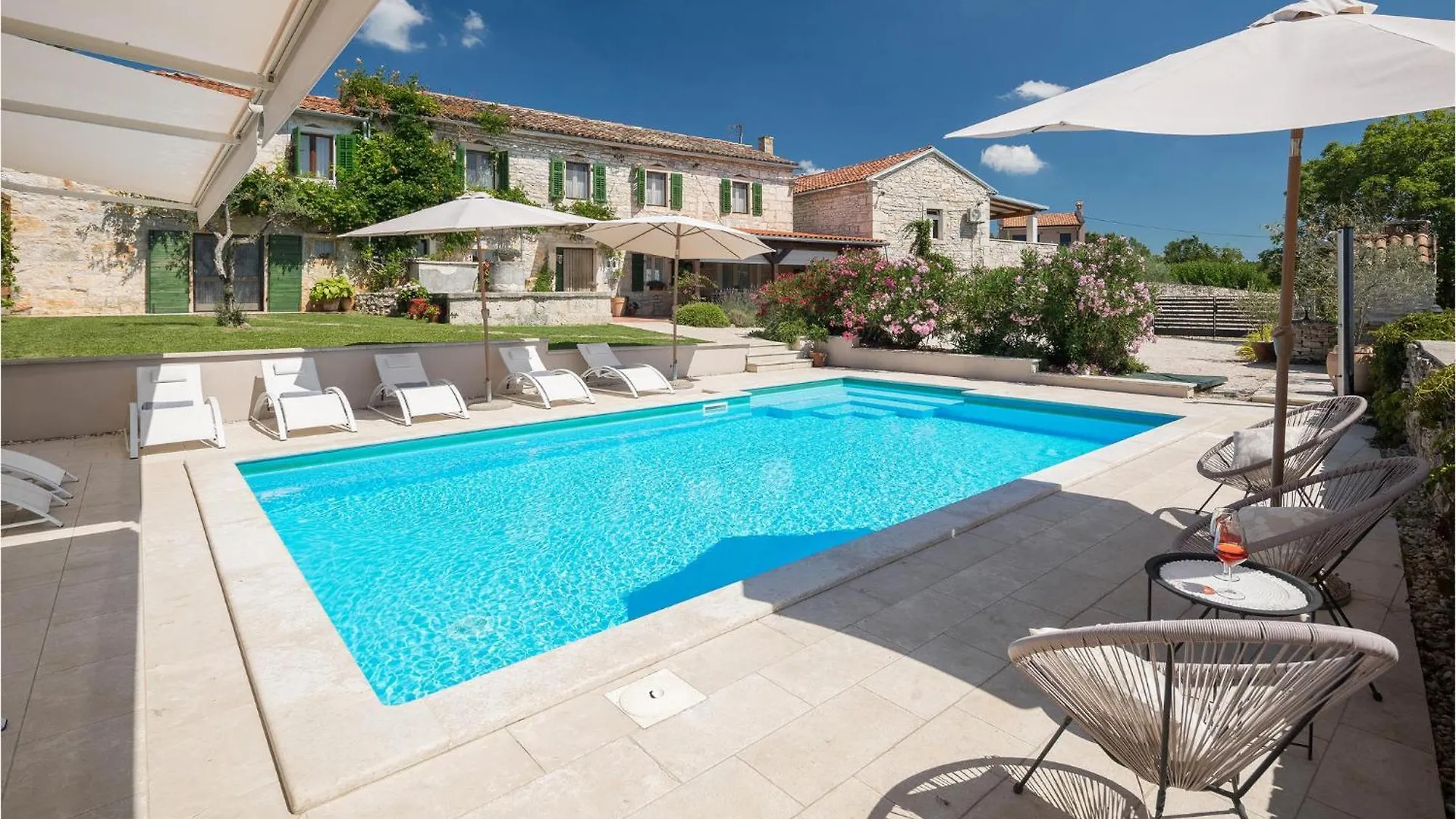 4 Bedroom Amazing Home In Tinjan