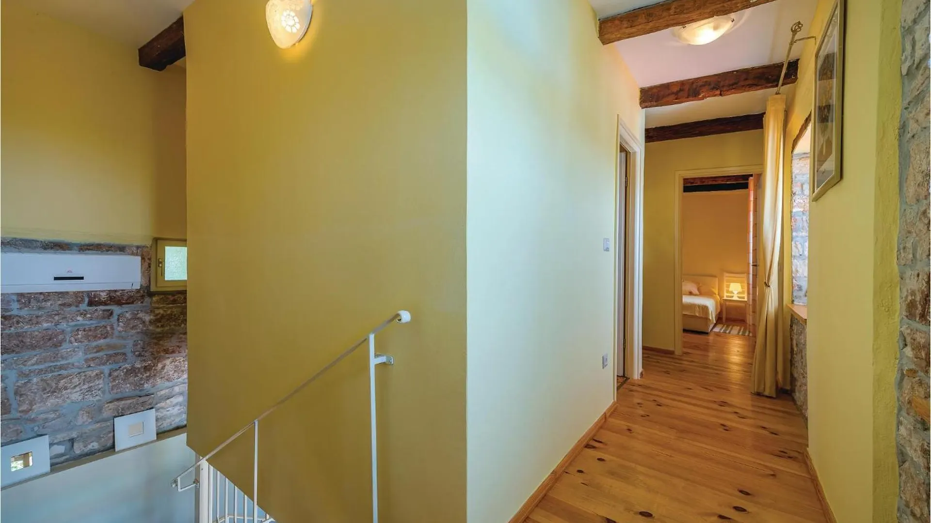 4 Bedroom Amazing Home In Tinjan 0*,
