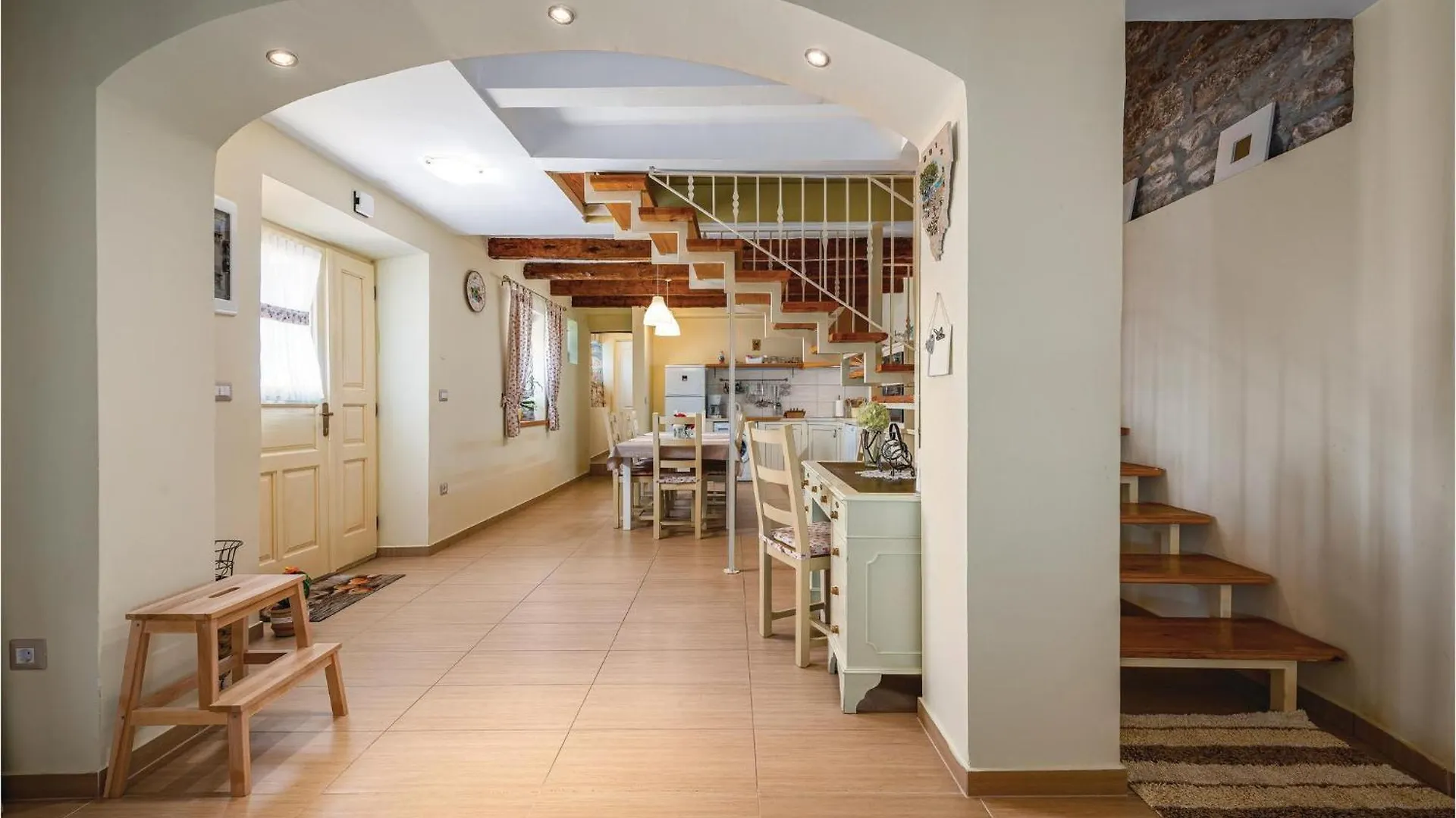 4 Bedroom Amazing Home In Tinjan 크로아티아