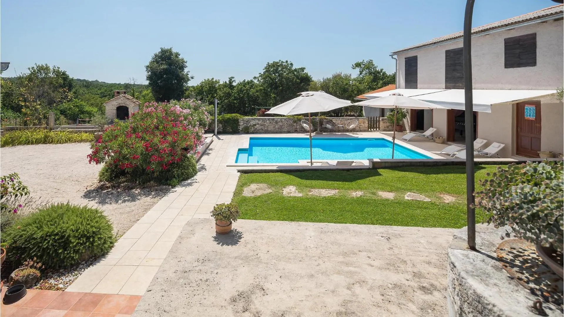4 Bedroom Amazing Home In Tinjan