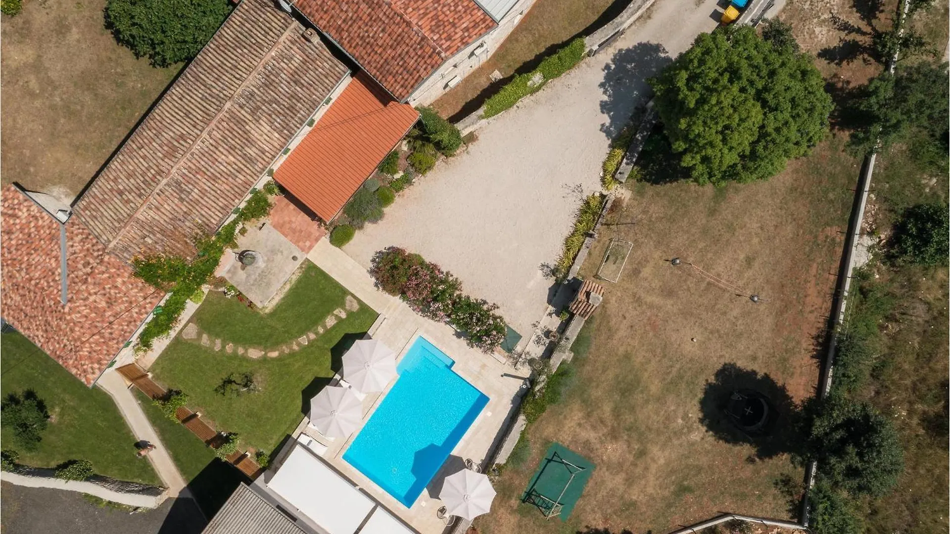 4 Bedroom Amazing Home In Tinjan 펜션