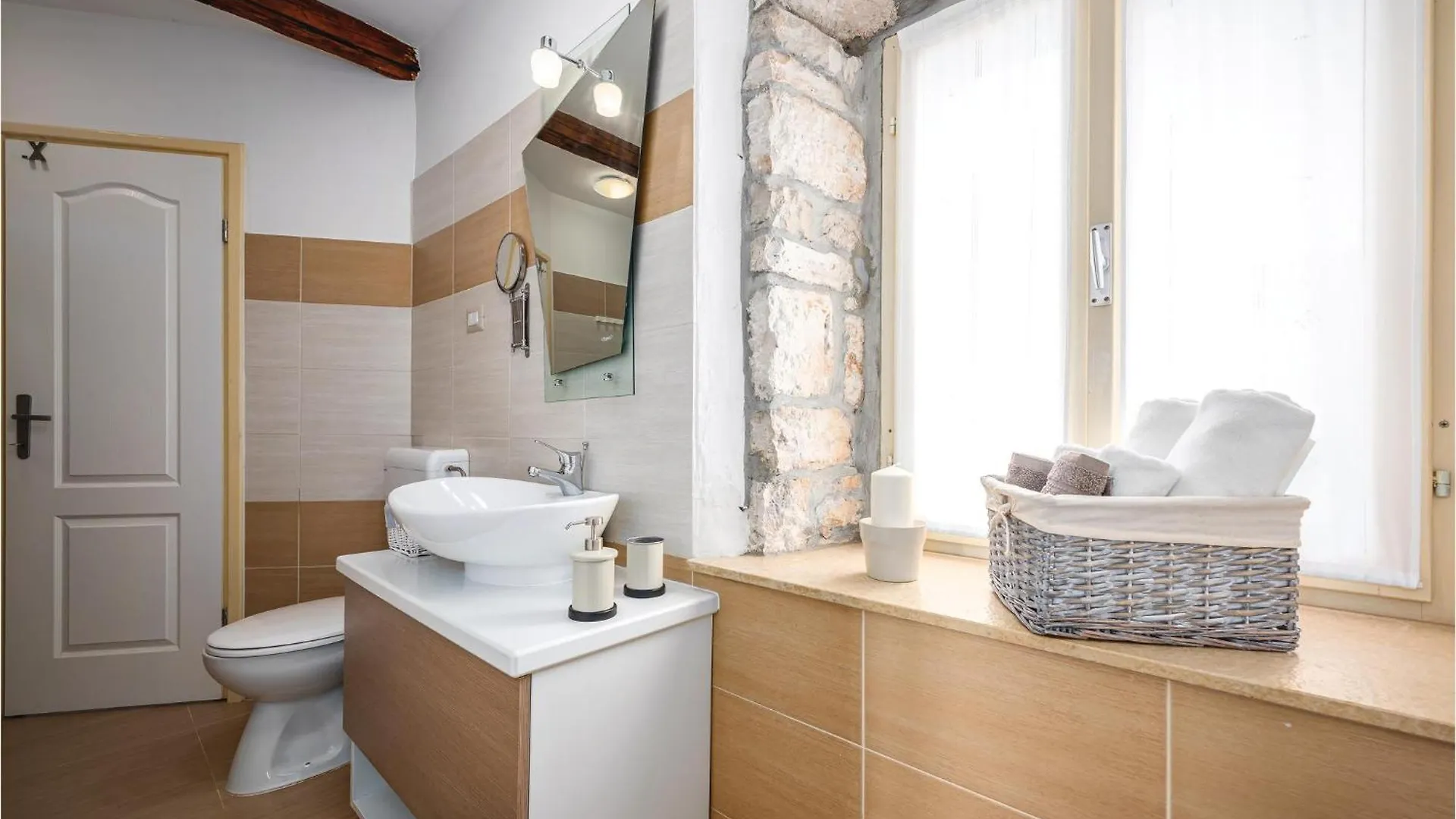 4 Bedroom Amazing Home In Tinjan 0*,  크로아티아