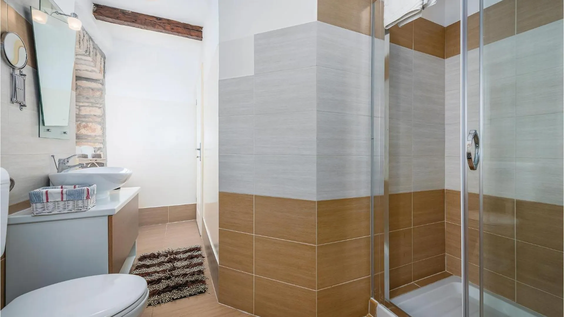 4 Bedroom Amazing Home In Tinjan